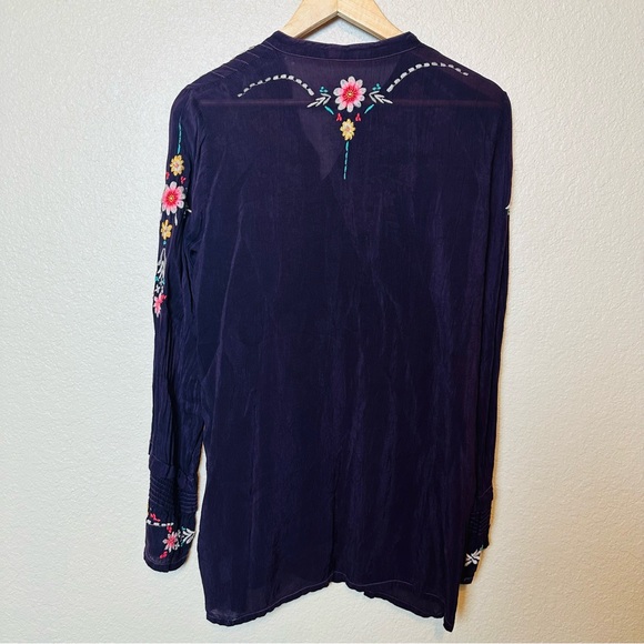 Johnny Was Women’s Embroidered Floral Plum Shirt Size Medium - Picture 4 of 6